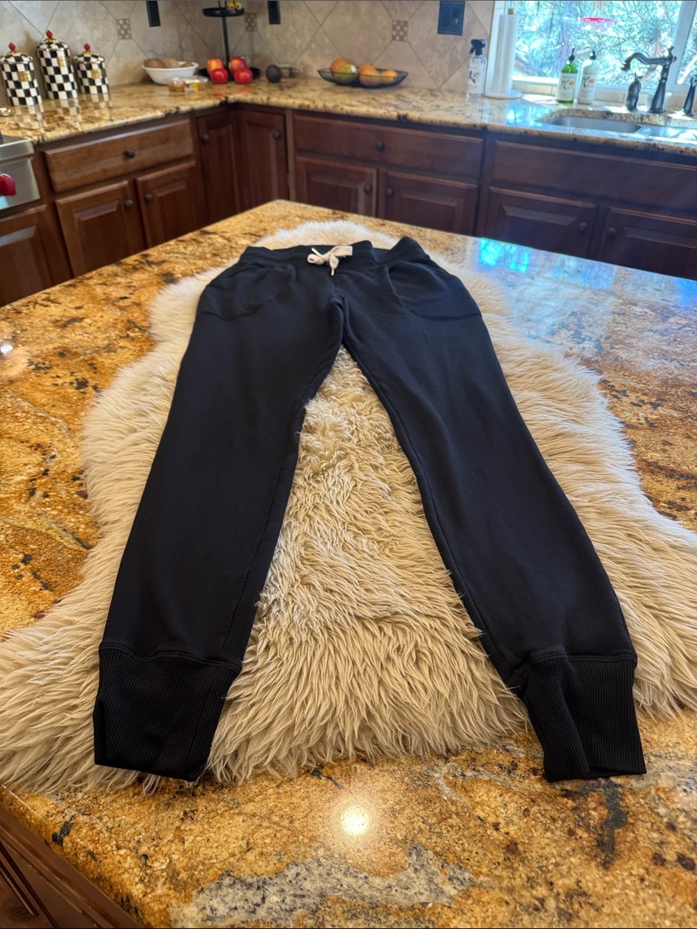 Zella Women’s Joggers. Size XS. Black color.